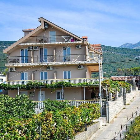 Guest House Ivana Tivat Exterior photo