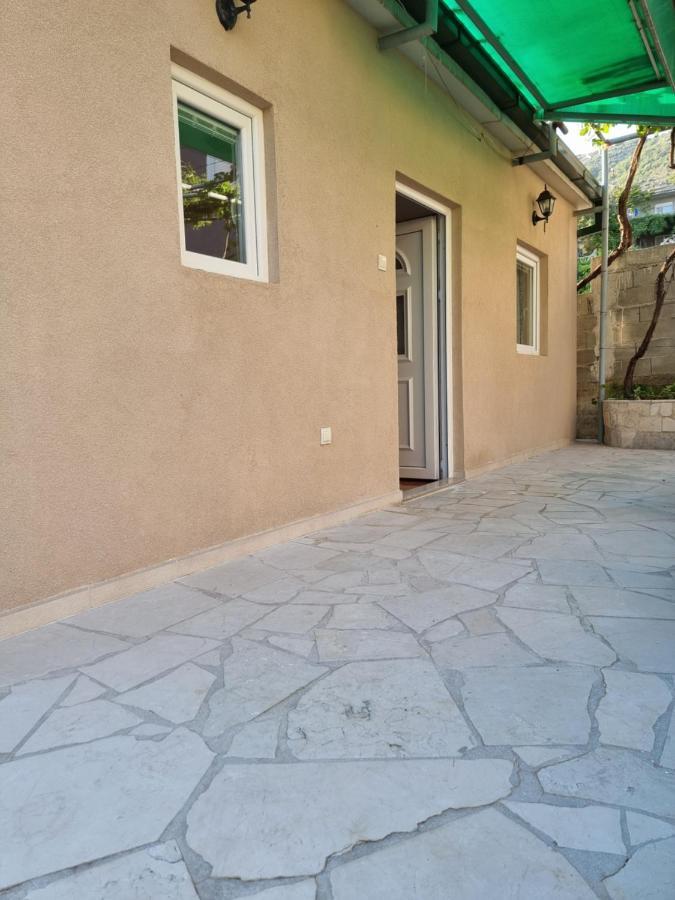 Guest House Ivana Tivat Exterior photo