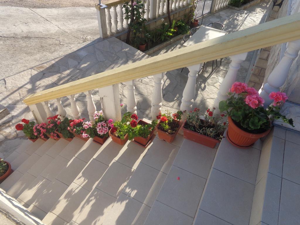 Guest House Ivana Tivat Exterior photo