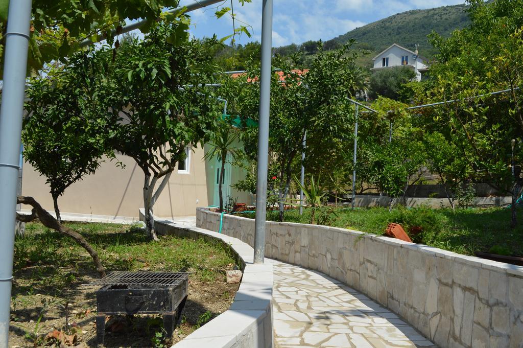 Guest House Ivana Tivat Exterior photo