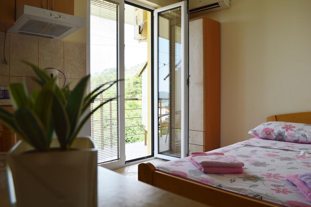 Guest House Ivana Tivat Exterior photo