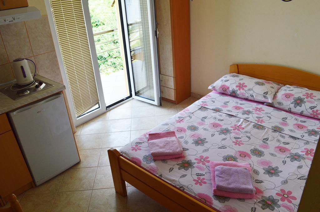 Guest House Ivana Tivat Exterior photo