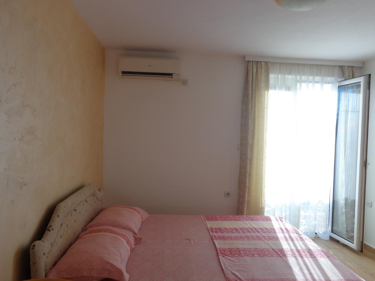 Guest House Ivana Tivat Exterior photo