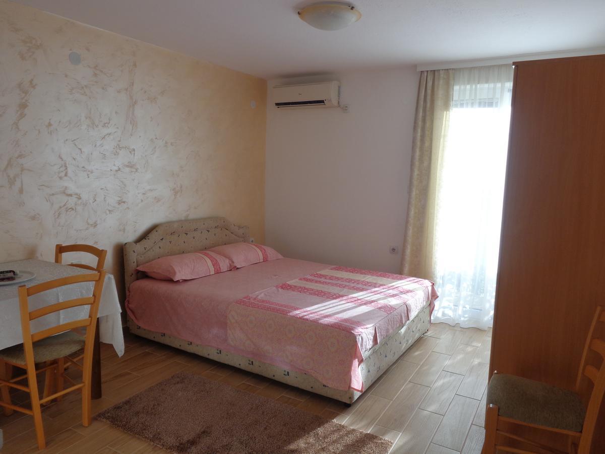 Guest House Ivana Tivat Exterior photo
